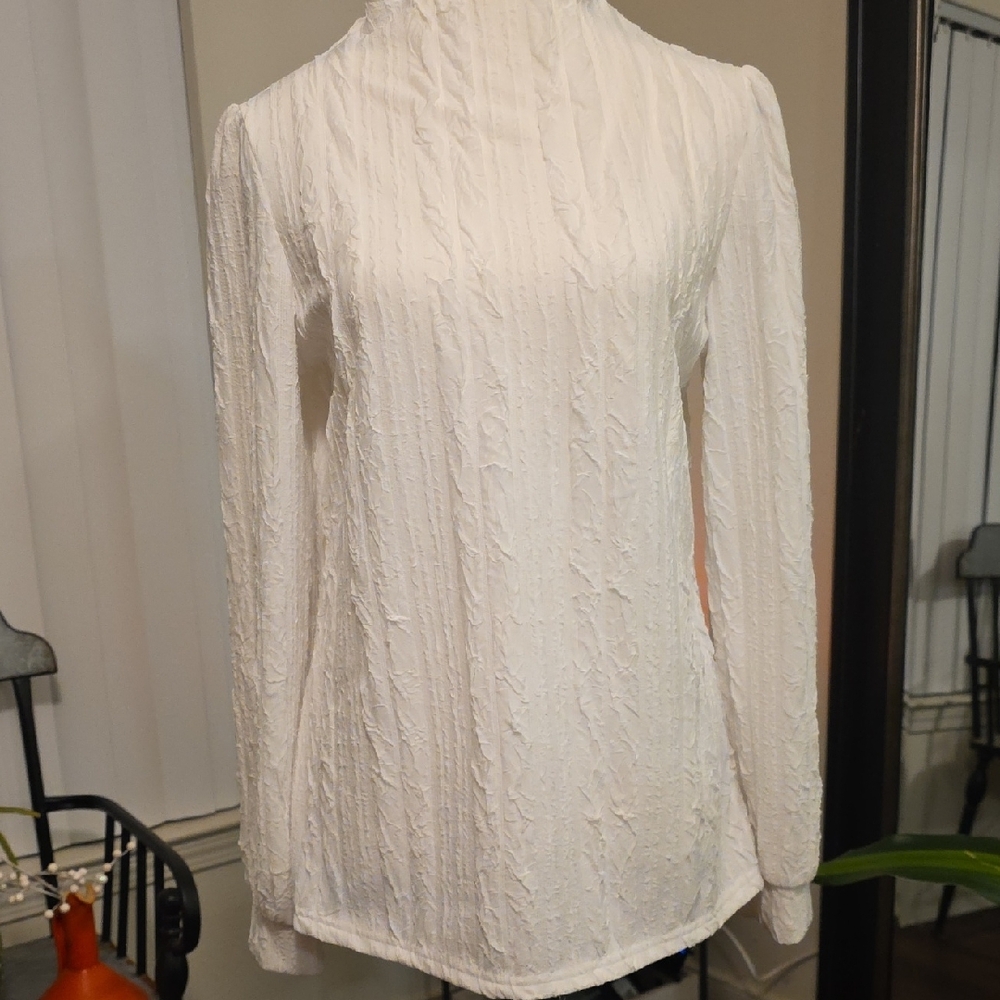 Elegant White Textured Women's Top